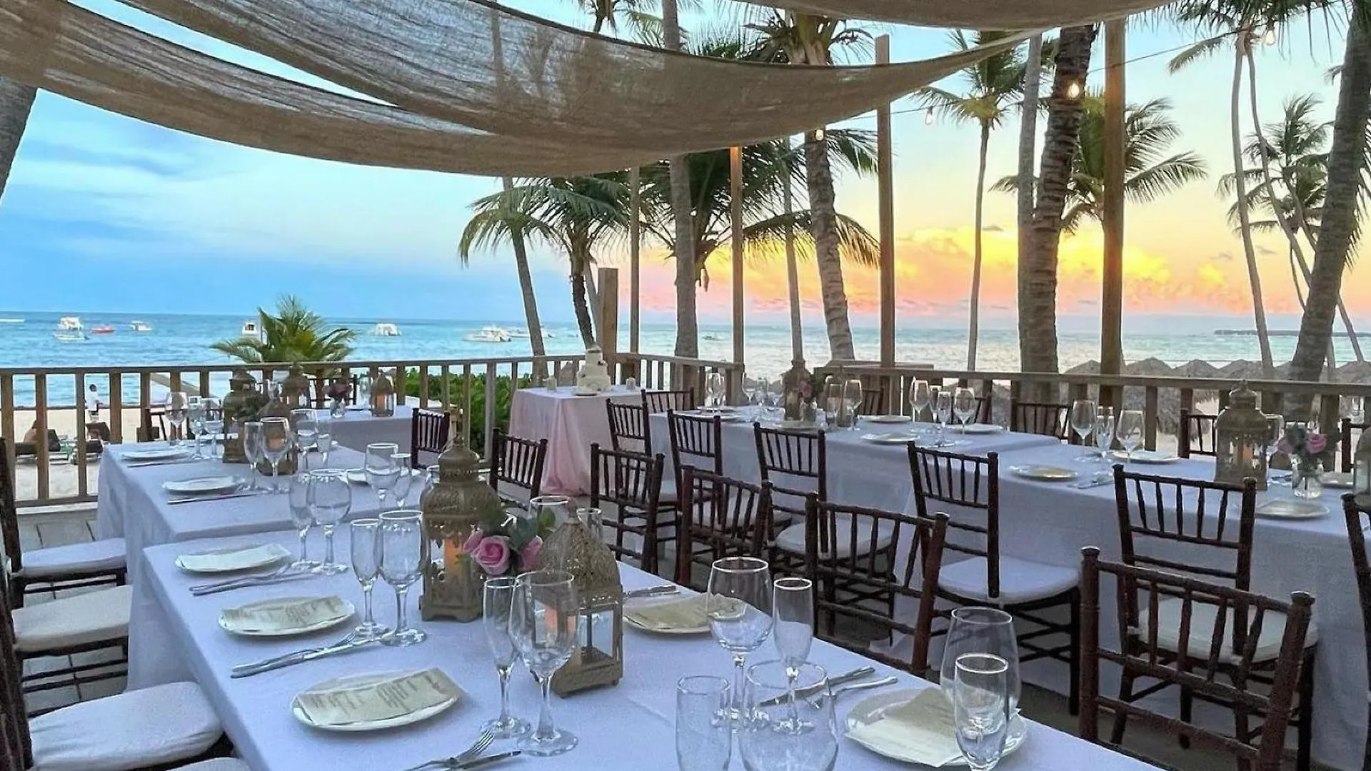 Vacation Studios With Rooftop Pool, Beach Club, Restaurants - Playa Los Corales Punta Cana