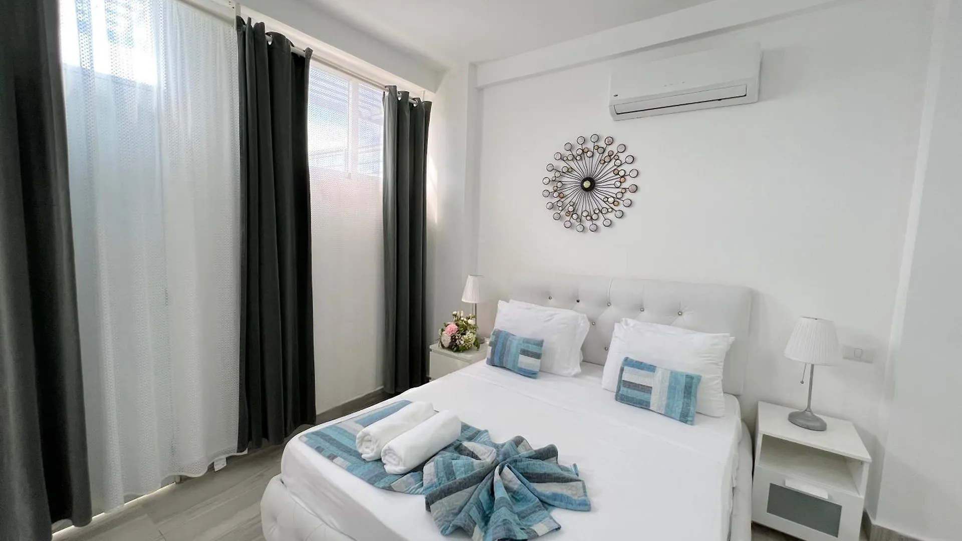 Vacation Studios With Rooftop Pool, Beach Club, Restaurants - Playa Los Corales Punta Cana Hotel