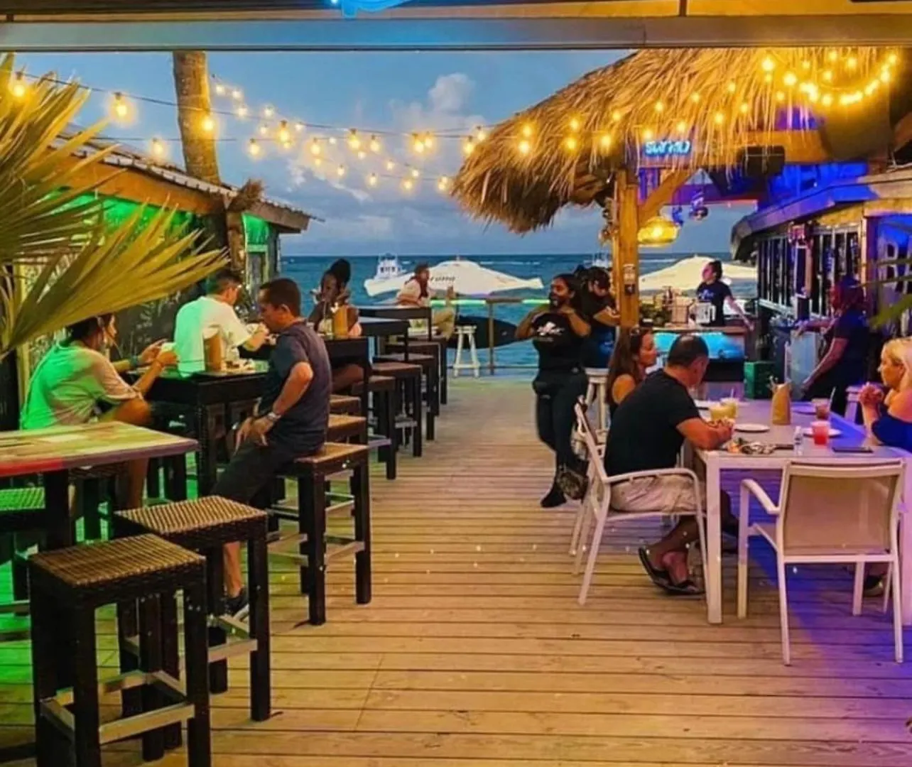Vacation Studios With Rooftop Pool, Beach Club, Restaurants - Playa Los Corales Punta Cana Hotel