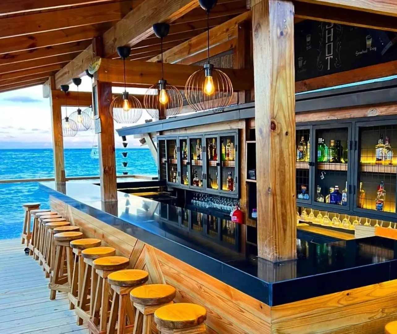 Vacation Studios With Rooftop Pool, Beach Club, Restaurants - Playa Los Corales Punta Cana 5*,