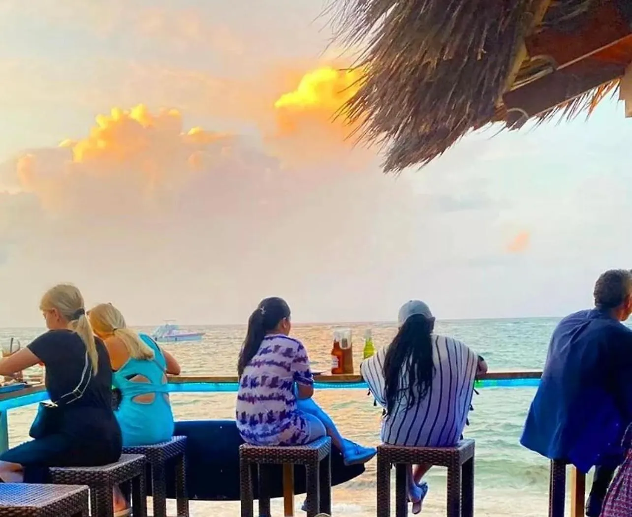 Vacation Studios With Rooftop Pool, Beach Club, Restaurants - Playa Los Corales Punta Cana Hotel