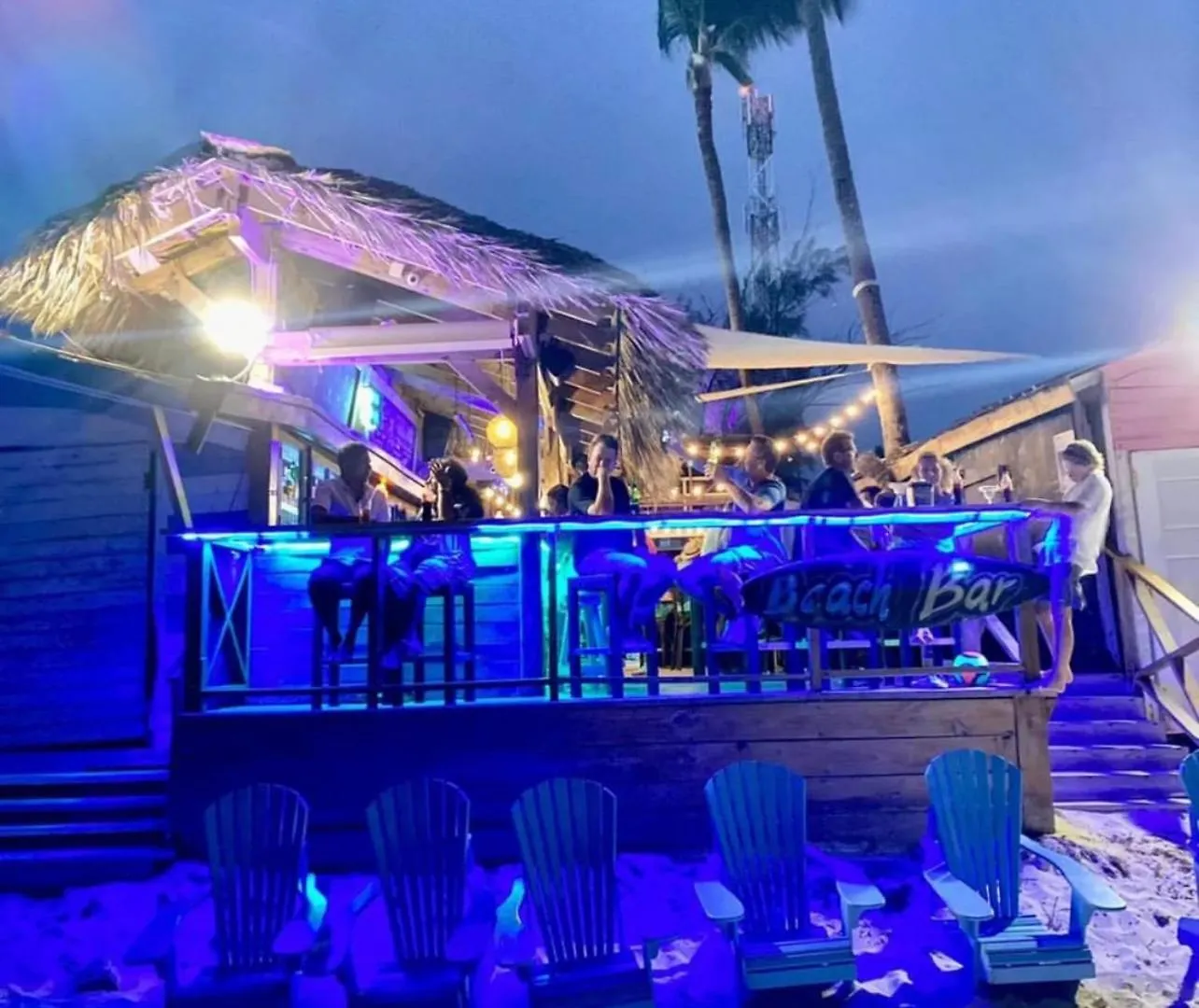 Vacation Studios With Rooftop Pool, Beach Club, Restaurants - Playa Los Corales Punta Cana Hotel