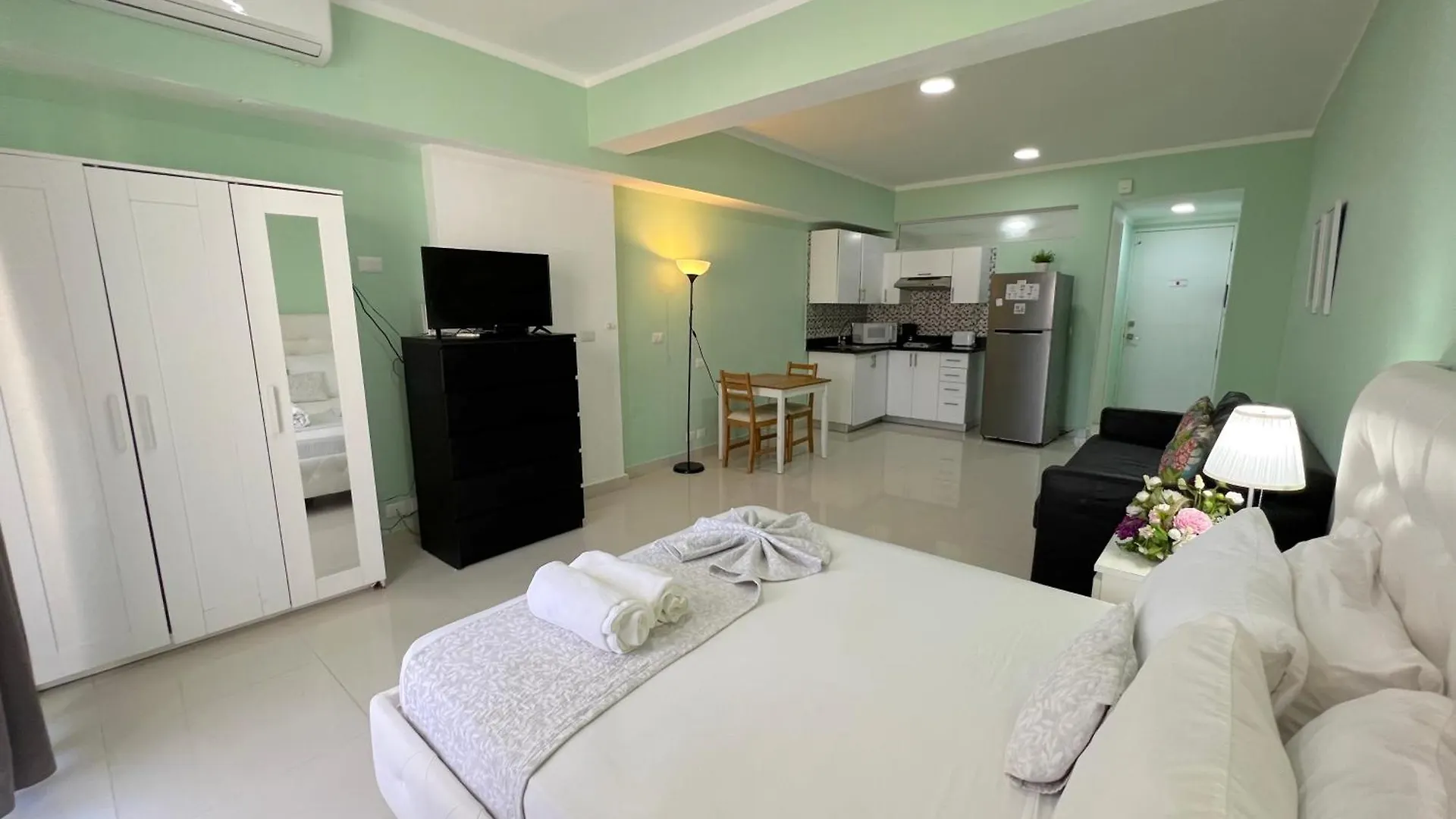 Hotel Vacation Studios With Rooftop Pool, Beach Club, Restaurants - Playa Los Corales Punta Cana